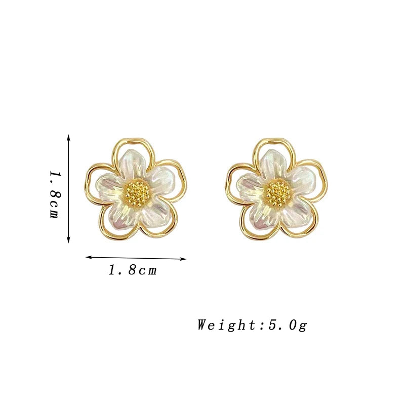 Cute Small White Flower Earrings for Women Party Golden Acrylic Plant Floral Stud Earrings Wedding Party Elegant Korean Jewelry